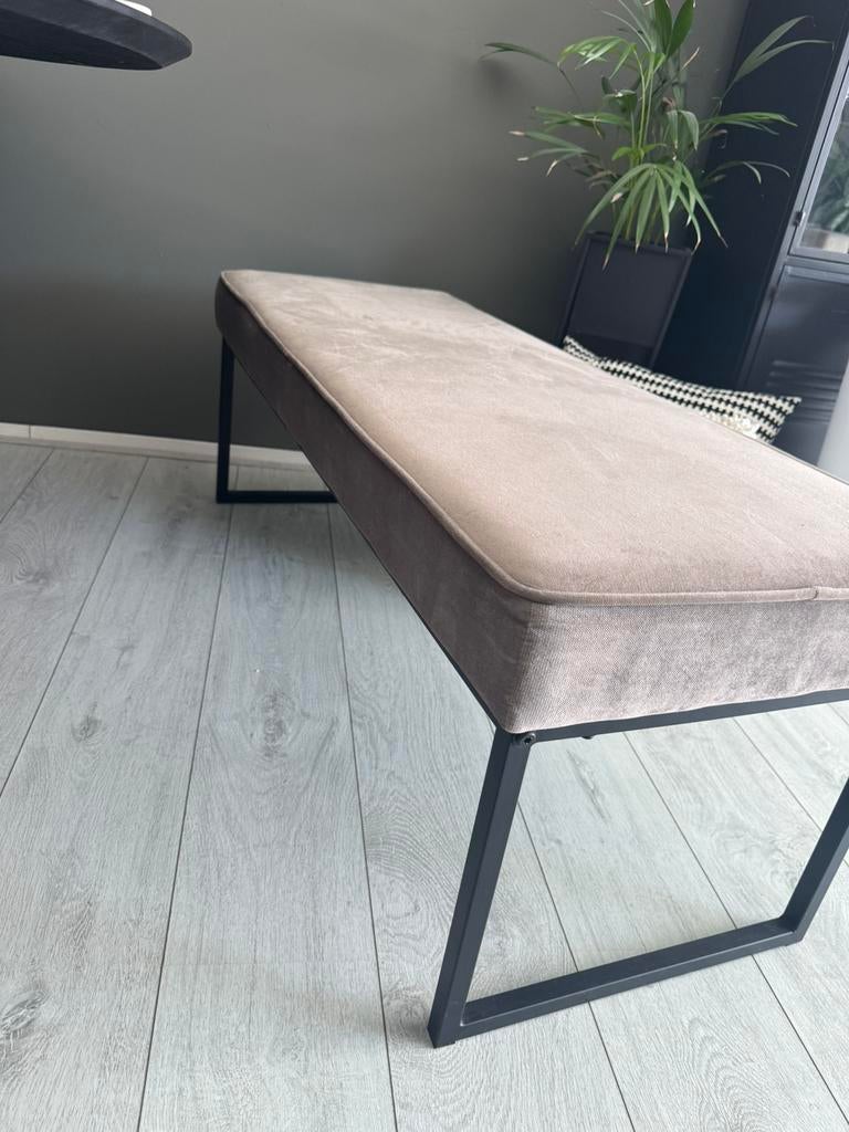 Suedine bankje, Ophalen, 125 cm of meer, Zo goed als nieuw, Stof