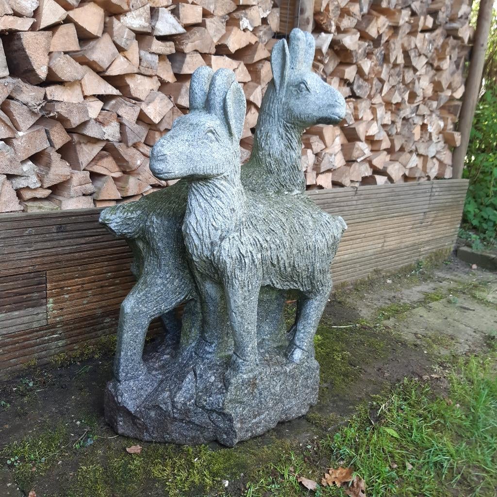 Robuust grijs granieten tuinbeeld 2 Reeën, 91 cm. hoog, Ophalen, Gebruikt, Steen, Dierenbeeld