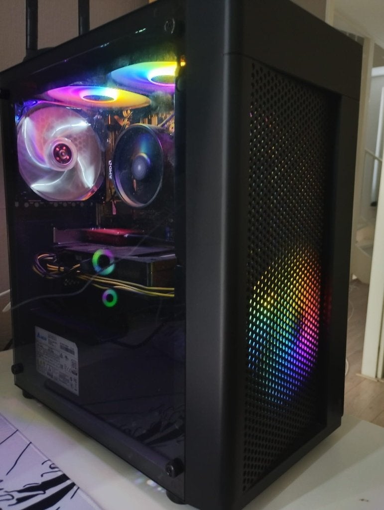 aerocool hexform v2, Computers en Software, Ophalen, Gebruikt