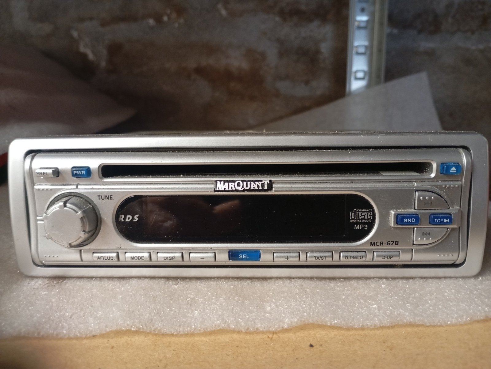 Marquant Autoradio - Ouderwets met MP3 CD en AM/FM, Ophalen of Verzenden, Gebruikt