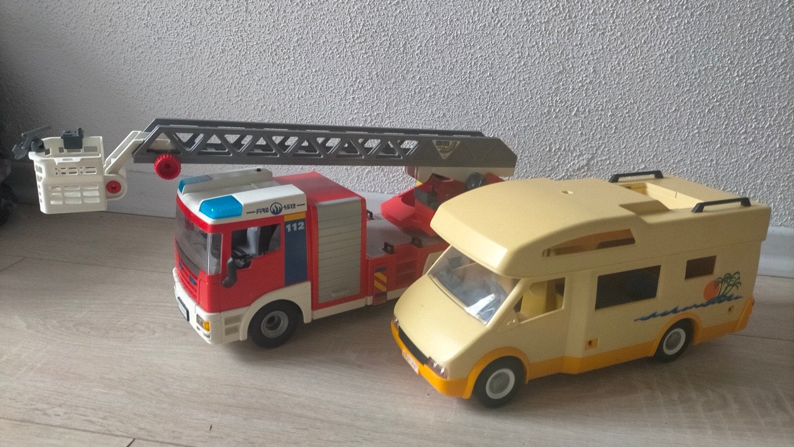 Playmobil camper + brandweerauto, Kinderen en Baby's, Speelgoed | Playmobil, Ophalen, Gebruikt
