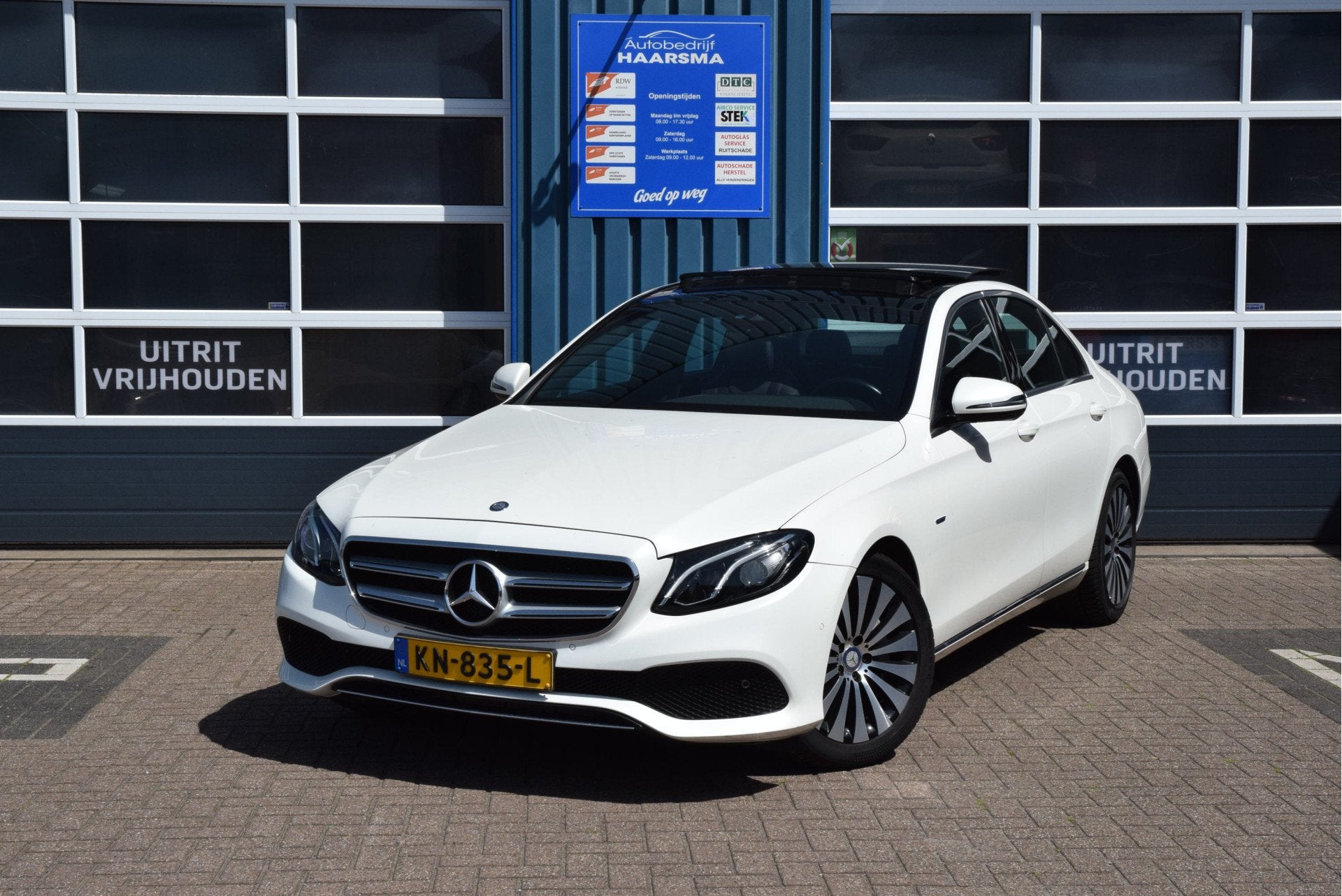 Mercedes-Benz E-Klasse 350 e Lease Edition Panoramadak Autom, Auto's, Automaat, Dealer onderhouden, Achterwielaandrijving, Gebruikt