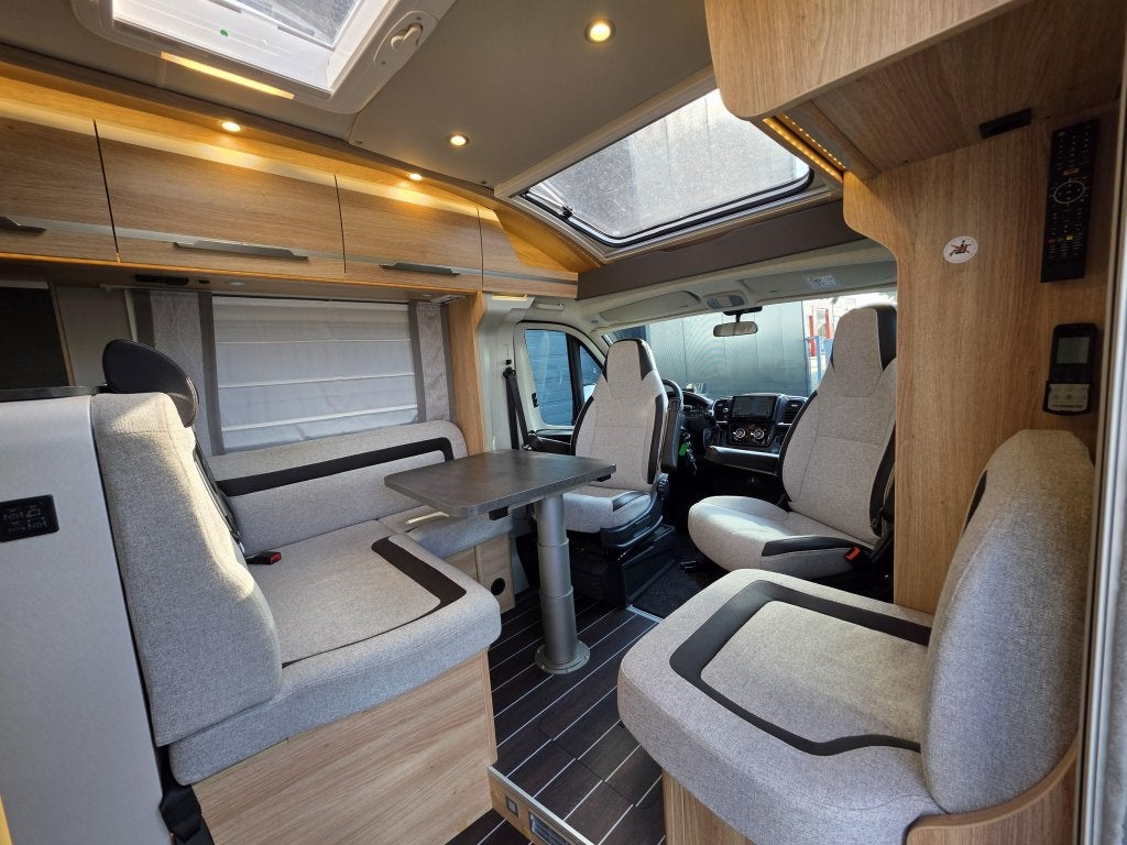 Knaus Sky TI 700 MEG Platinum Selection, Automaat, ESP-stabiliteitscontrole, Fiat, 7 tot 8 meter