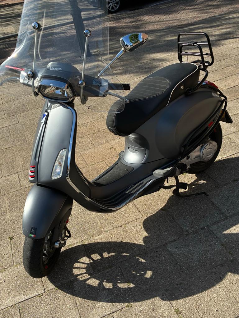 Vespa Sprint 2018 – Matte Grey, Fietsen en Brommers, Scooters | Vespa, Zo goed als nieuw, Vespa S, Maximaal 25 km/u, Benzine, Ophalen of Verzenden
