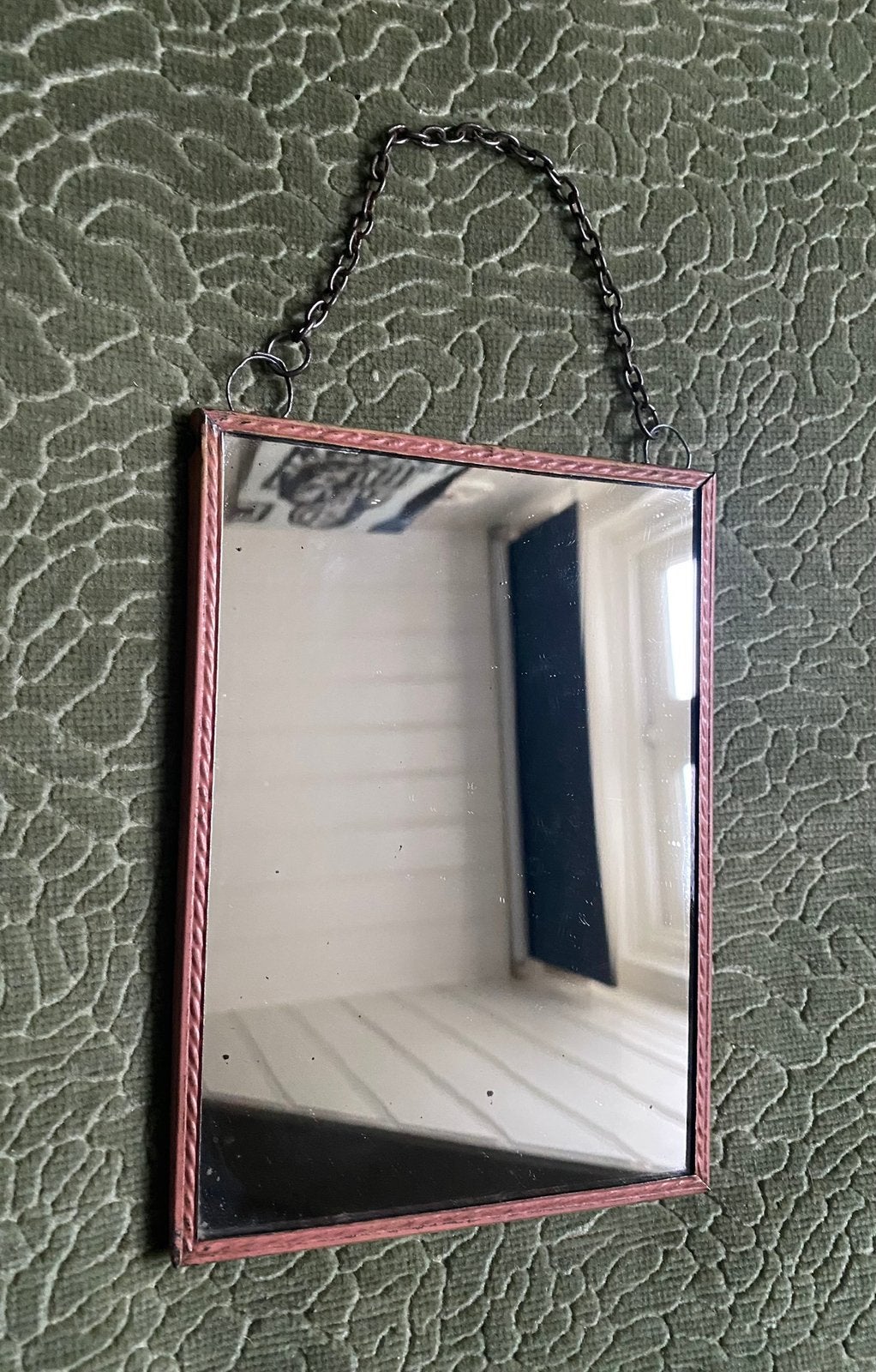 Spiegel met ketting, met afbeelding aan de achterkant, Minder dan 50 cm, Ophalen of Verzenden, Zo goed als nieuw, Minder dan 100 cm