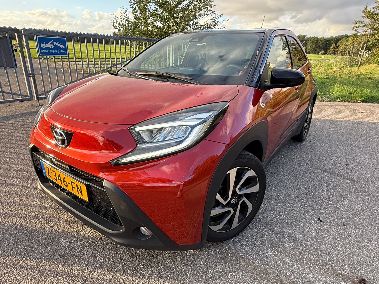 Toyota Aygo X 1.0 Vvt-i MT 2024 Rood Fabrieksgaranti NL auto, 31 €/maand, Origineel Nederlands, 3 cilinders, 998 cc