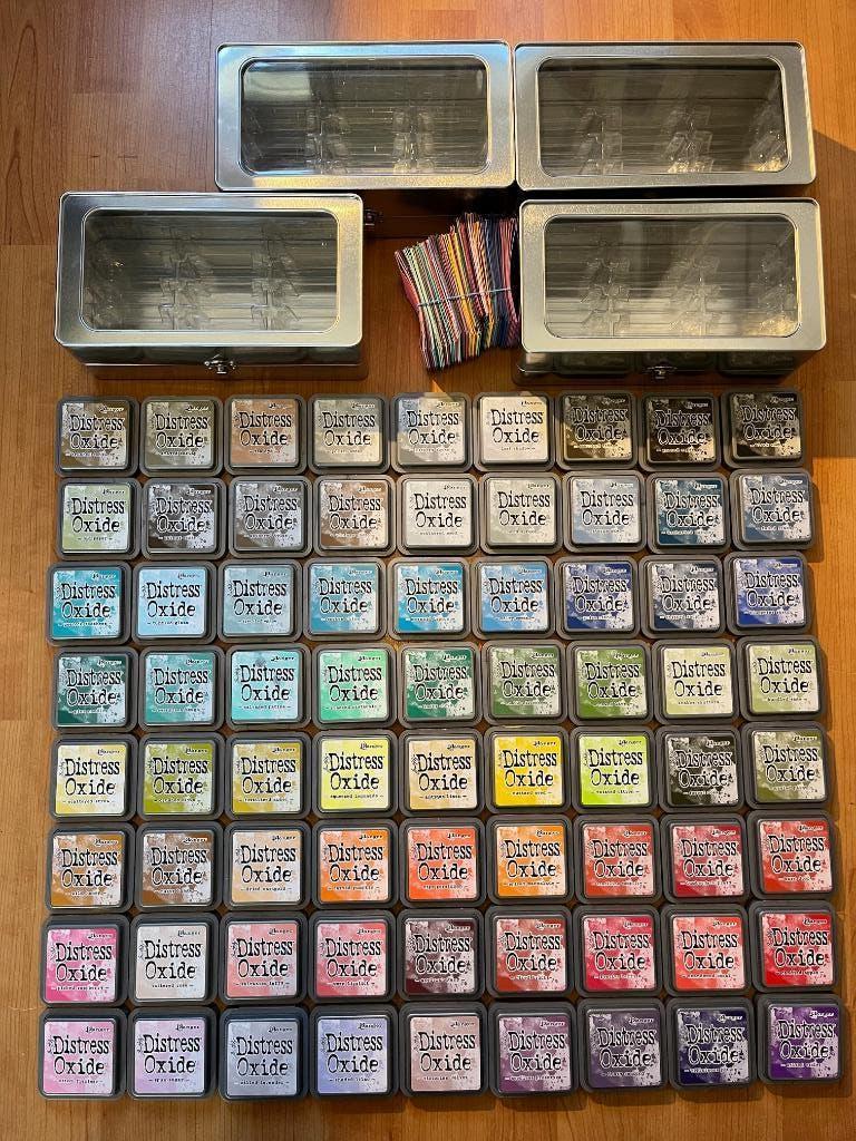 Distress Oxide grote inkpads - 72 kleuren, met 4 opbergdozen, Hobby en Vrije tijd, Stempelen, Ophalen, Gebruikt, Inkt, Foam of Stempelhouder