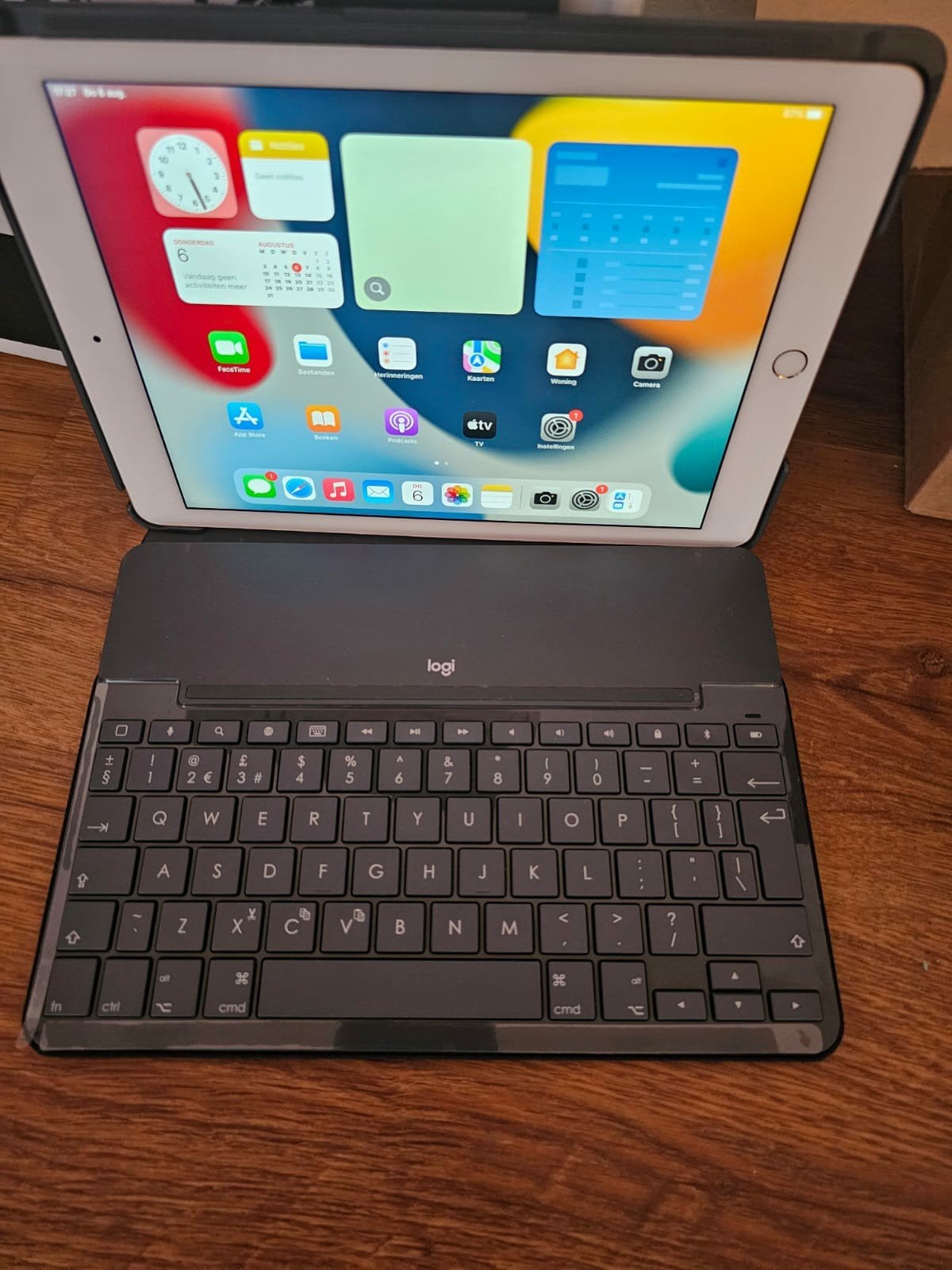 ipad air 2 met toetsenbord als new, Ophalen of Verzenden, Zo goed als nieuw, 10 inch, Apple iPad Air