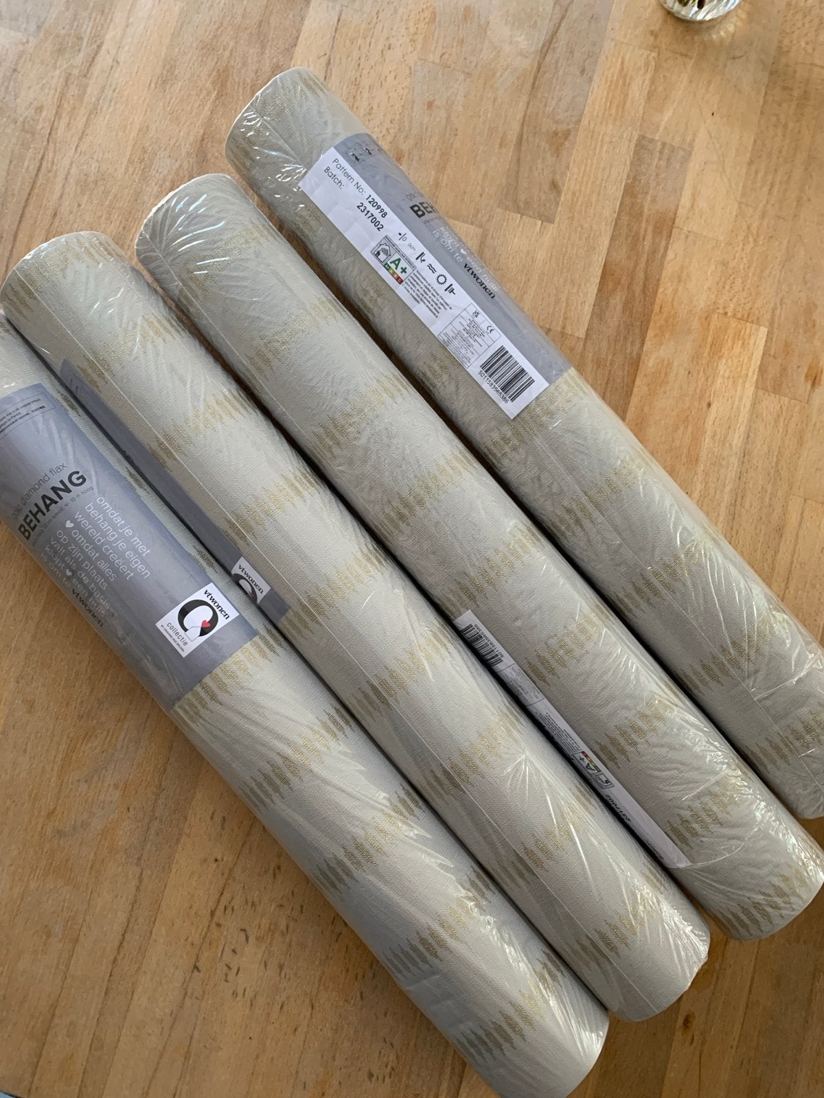 Nieuw Vliesbehang - Lichtbeige met Gouden Patroon, Huis en Inrichting, Ophalen, Rasch, Beige, Modern