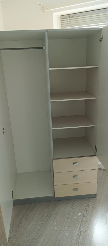 3 gratis kledingkasten met hangruimte, planken en lades, Ophalen, Modern en functioneel, Gebruikt, 100 tot 150 cm