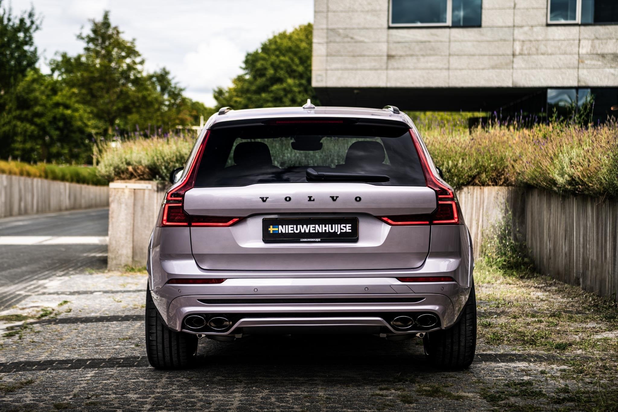 Volvo XC60 2.0 T8 Plug-in hybrid AWD Ultra Black Edition Edi, Auto's, Automaat, 12 maanden, Gebruikt, Lichtsensor