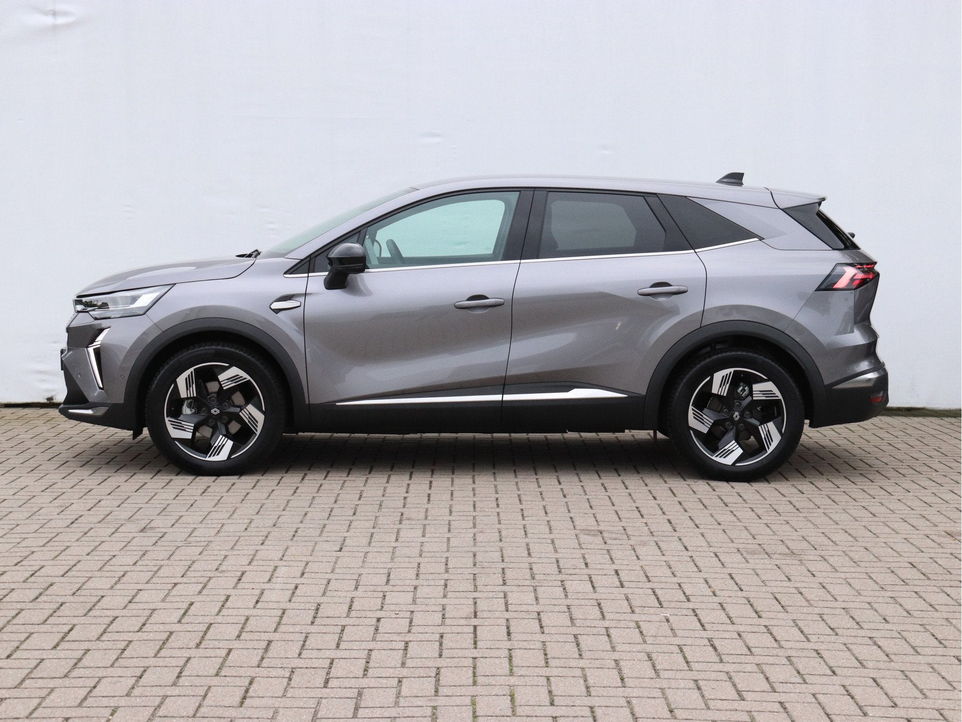 Renault Symbioz 1.6 E-Tech full hybrid 145 techno AUTOMAAT /, Gebruikt, 4 cilinders, Leder en Stof, Bedrijf