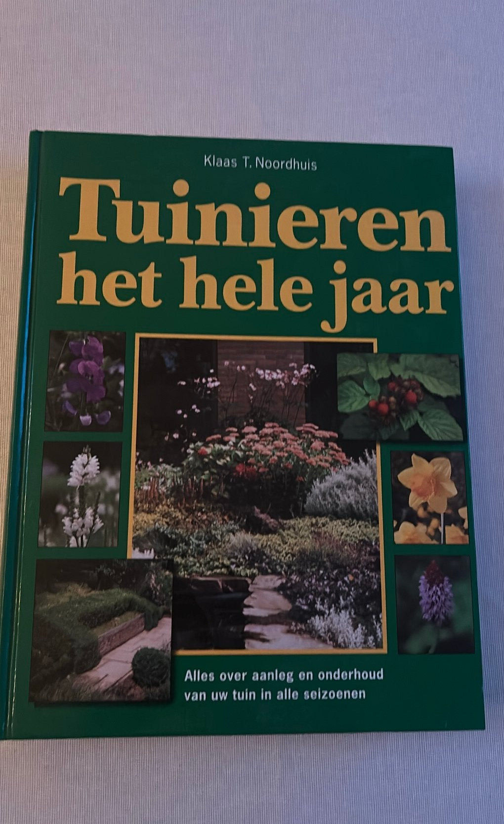 Tuinieren - het hele jaar door, Ophalen of Verzenden, Zo goed als nieuw, Tuinieren en Tuinplanten