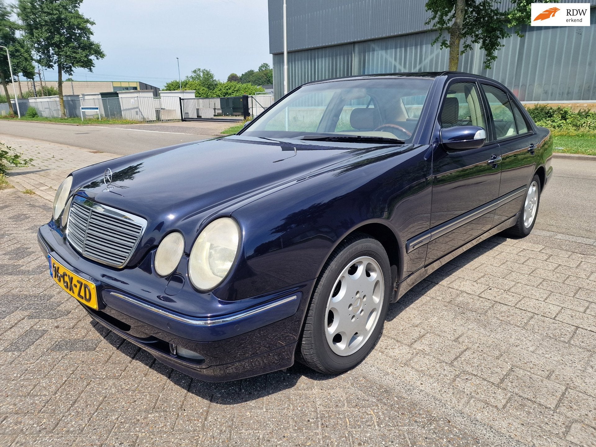 Mercedes-Benz E-klasse 320 CDI Avantgarde Select, Apk, Nap,, Auto's, Achterwielaandrijving, Gebruikt, Beige, 3222 cc