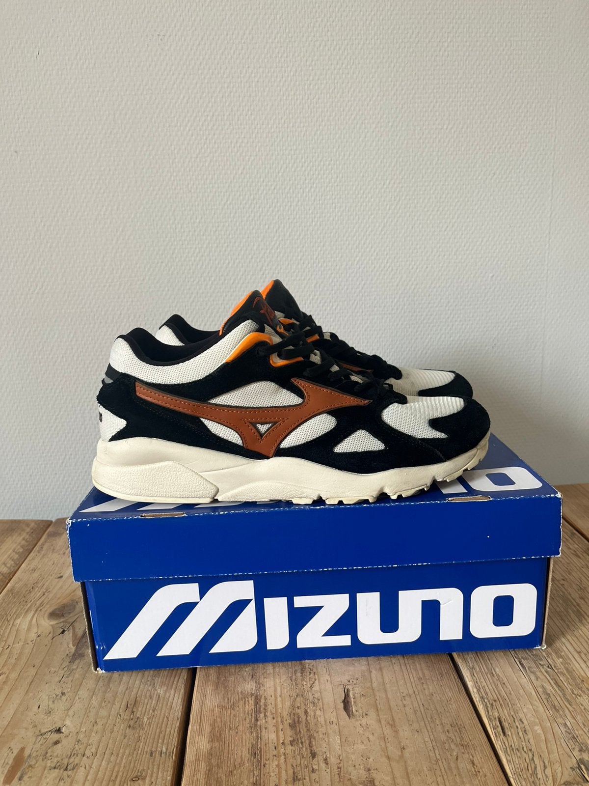 Patta Mizuno maat 46 perfecte te staat met og doos, Ophalen of Verzenden, Zo goed als nieuw, Sneakers of Gympen