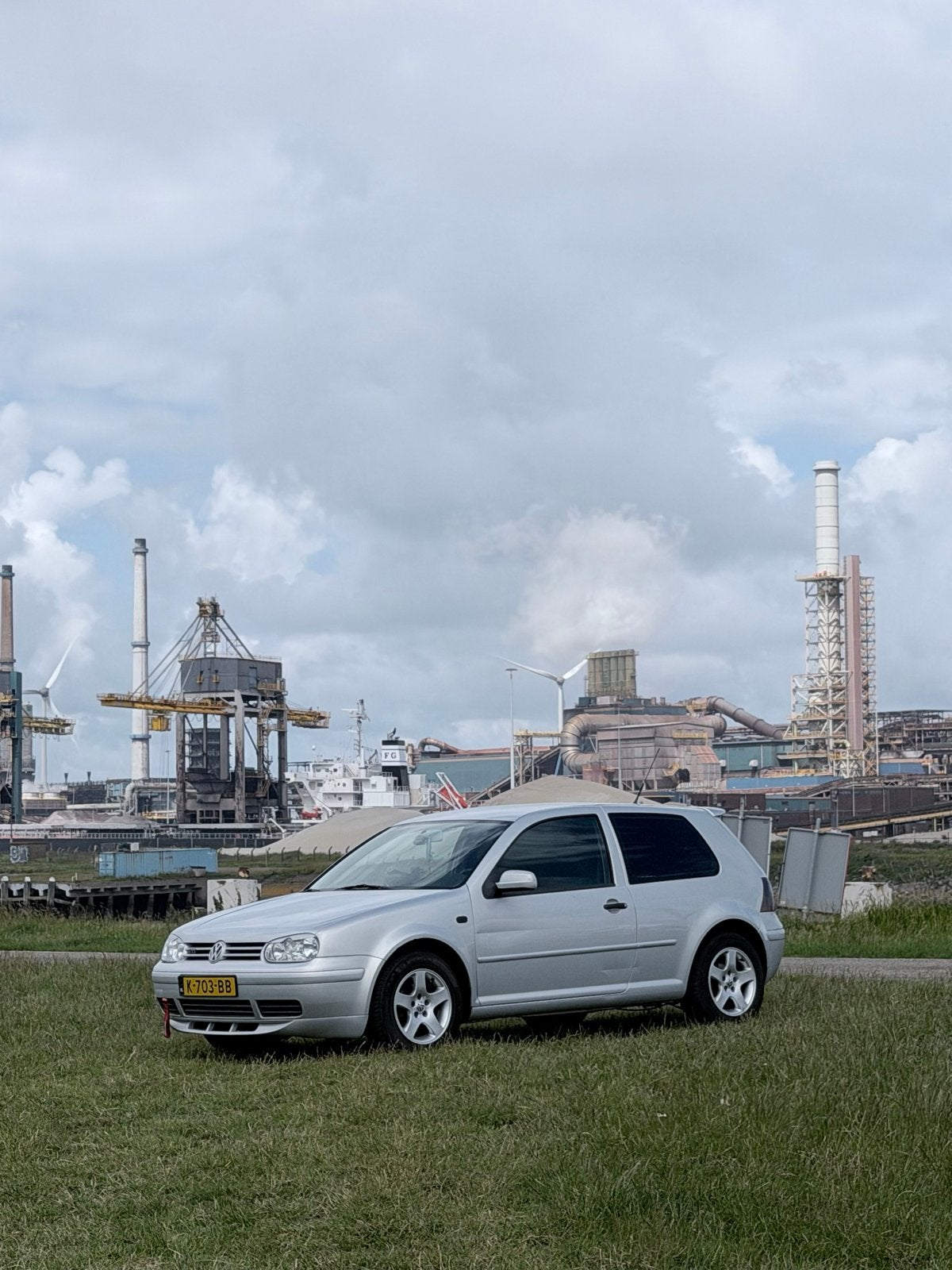 Volkswagen Golf 4 , 2000 , Automaat , Weinig KMS, Auto's, Zwart, 4 cilinders, 49 €/maand, 1595 cc