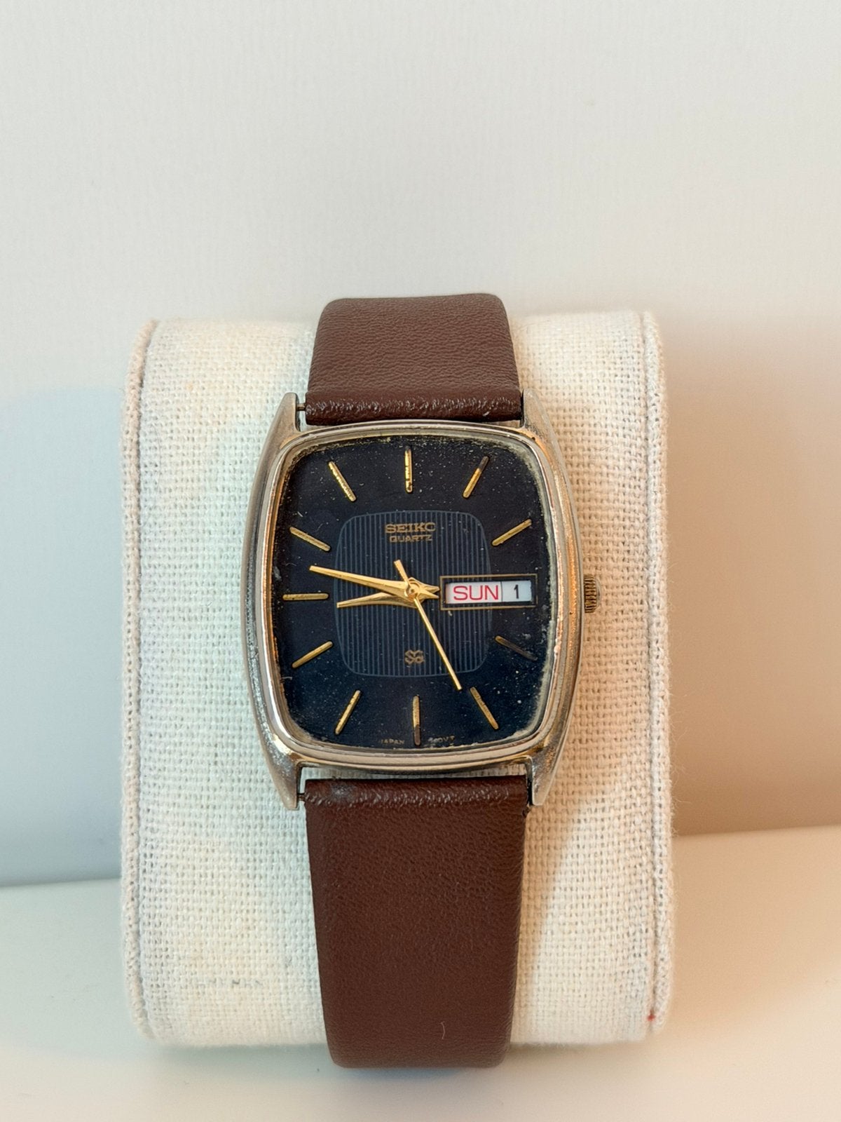 Vintage Tank Seiko (7433) textured Dial & Dag/Datum (Eng/Fr), Verzenden, Staal, Seiko, 1960 of later