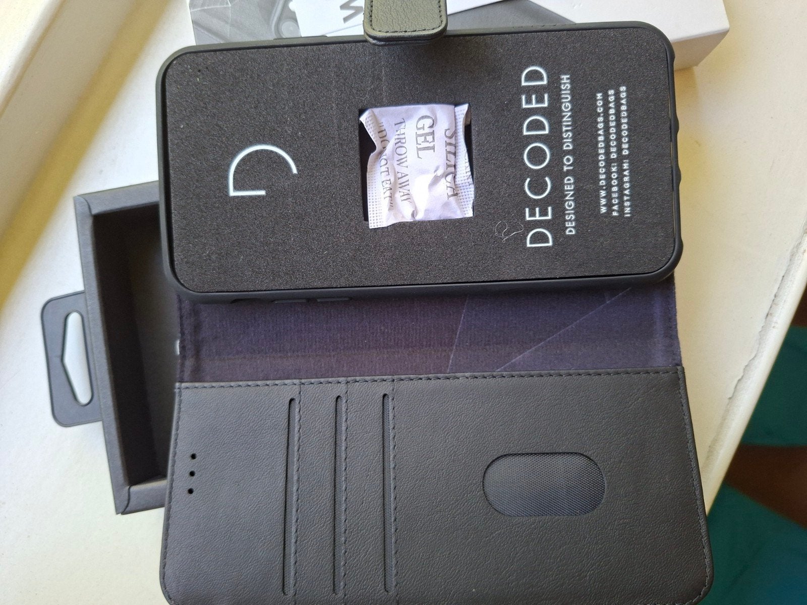 Hoesje voor iPhone 11, Zwart, Overige merken, Magnetische sluiting, Nieuw