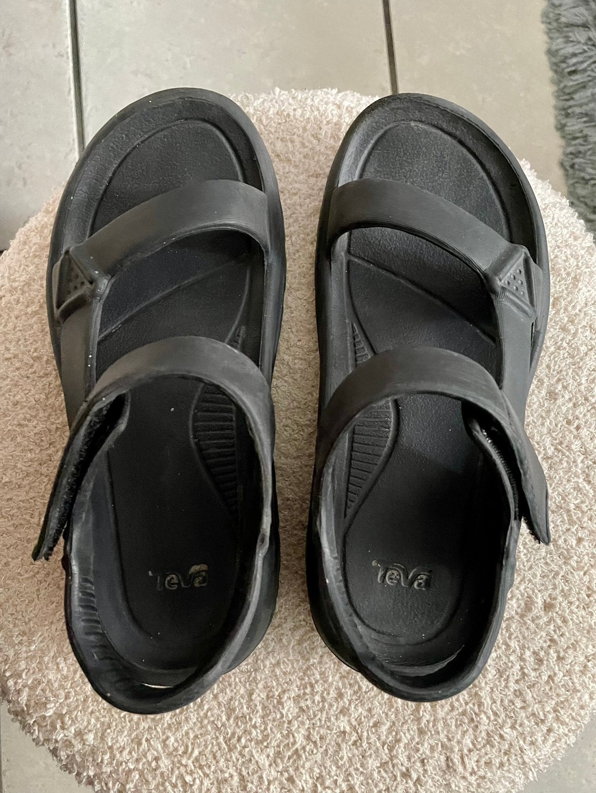 TE KOOP: zwarte Teva Hurricane Drift sandalen mt 33/34 ZGAN, Jongen of Meisje, Overige typen, Ophalen of Verzenden, Zo goed als nieuw