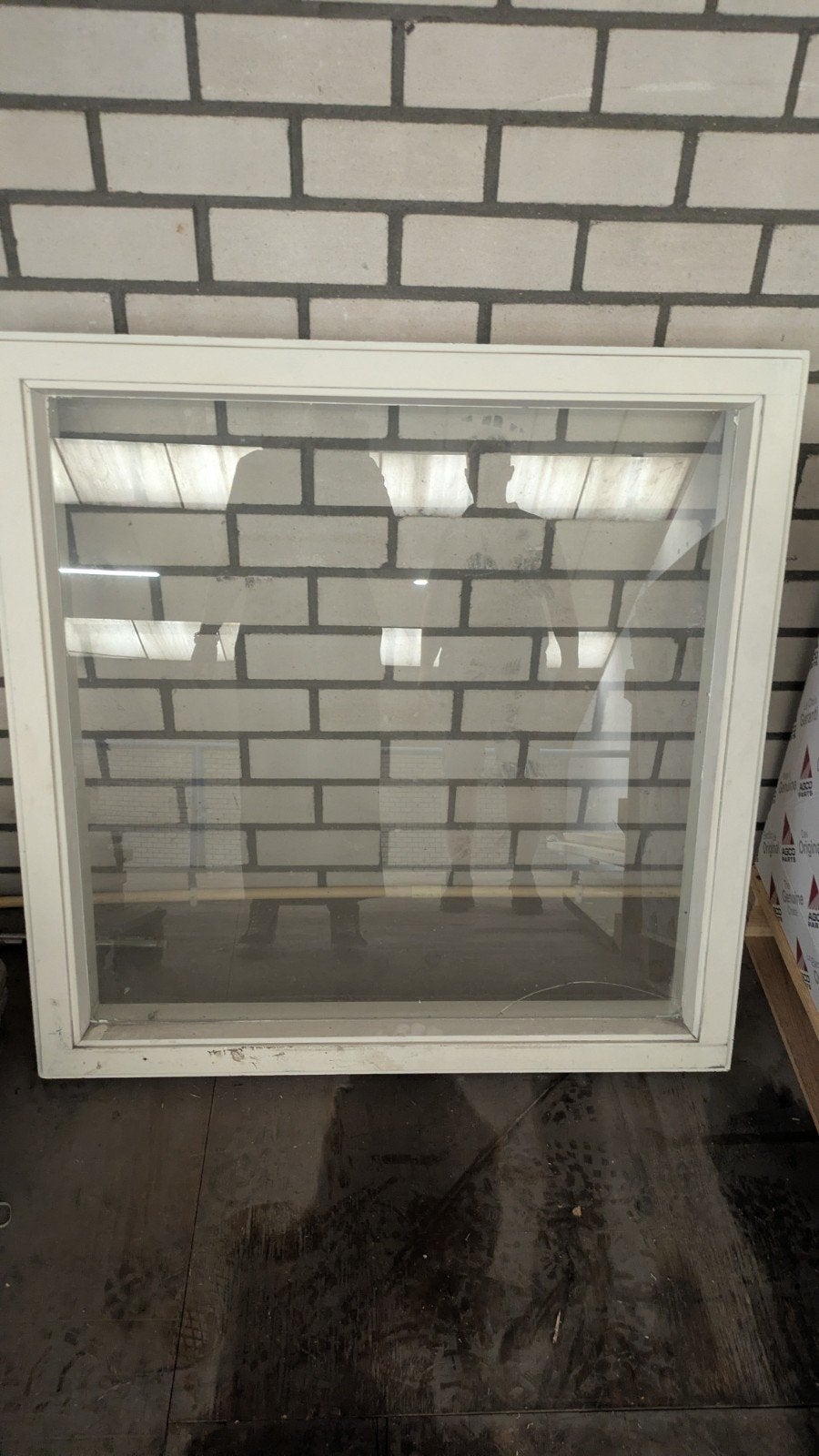 Gratis kozijn 1x1 meter met enkel glas, Doe-het-zelf en Verbouw, Glas en Ramen, Gevelraam of Ruit, Gebruikt, 80 tot 120 cm, 80 tot 120 cm