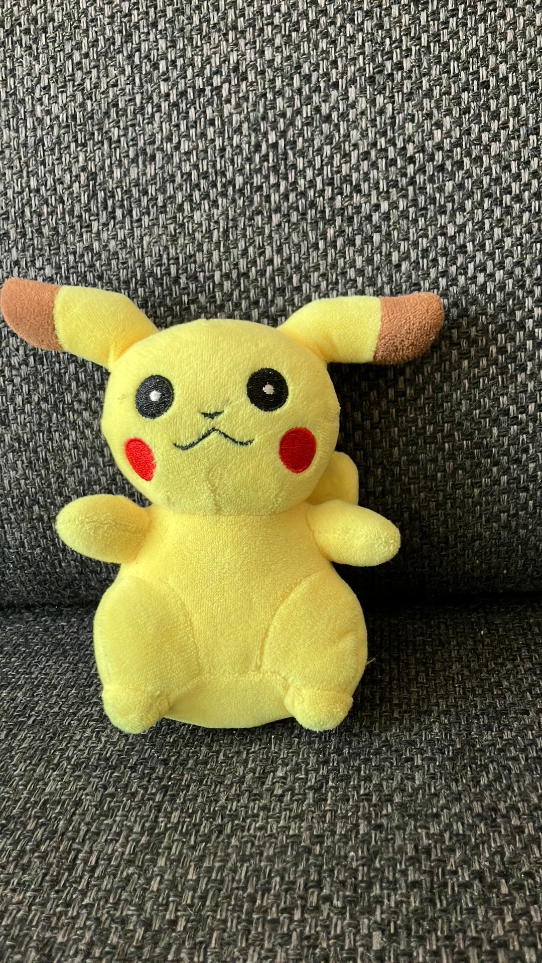 Kleine pikachu knuffel, Verzamelen, Ophalen, Zo goed als nieuw