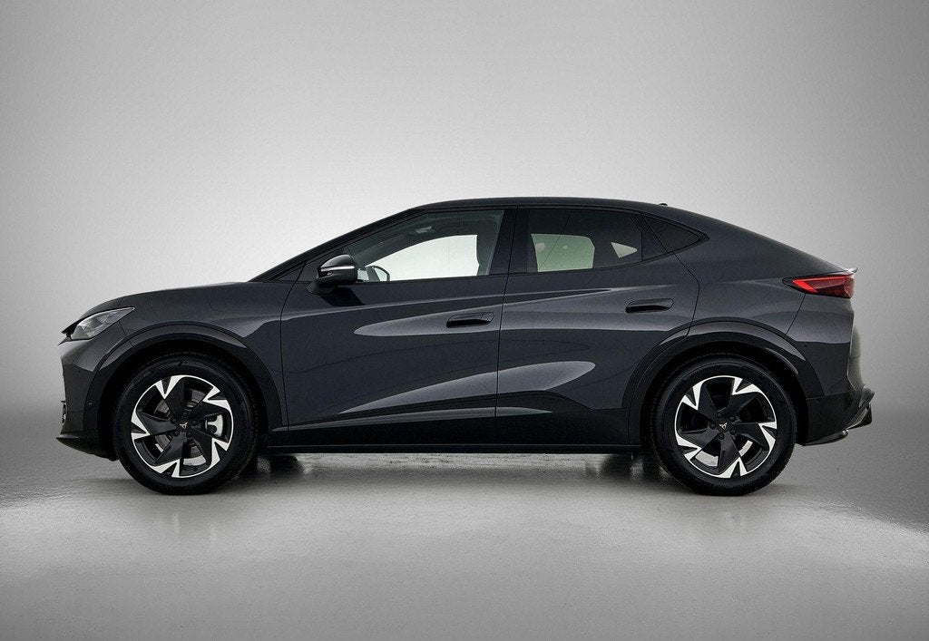 CUPRA Tavascan Business 82 kWh STOELVERWARMING | ACHTERUITRI, Auto's, Cupra, Automaat, 12 maanden, Gebruikt, Zwart