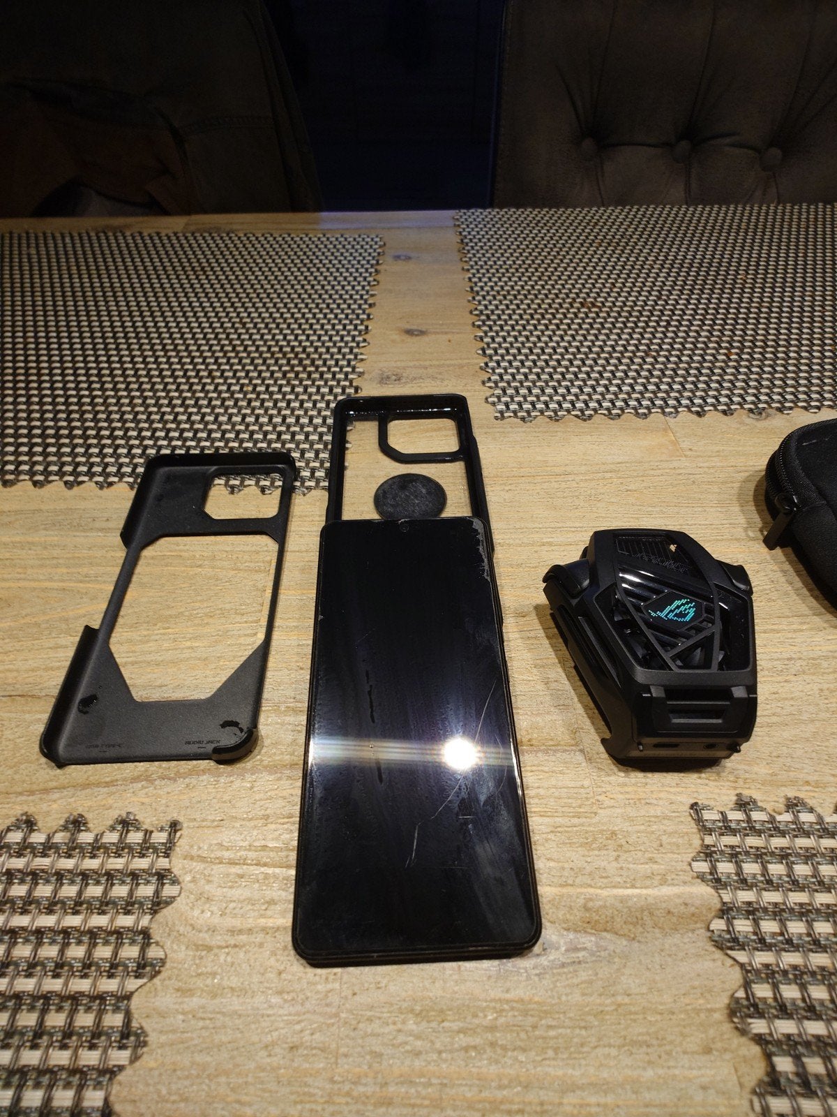 ASUS ROG Phone 8 met schade achterglas + accessoires, Ophalen, Gebruikt, Zonder simlock, Zonder abonnement