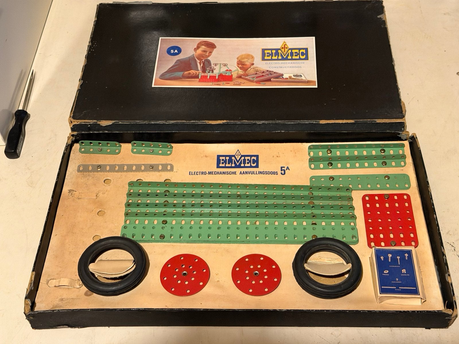 Elmec meccano 16 dozen z g a n sommige deksels wat matig, Ophalen of Verzenden, Zo goed als nieuw, Groter dan 1:32