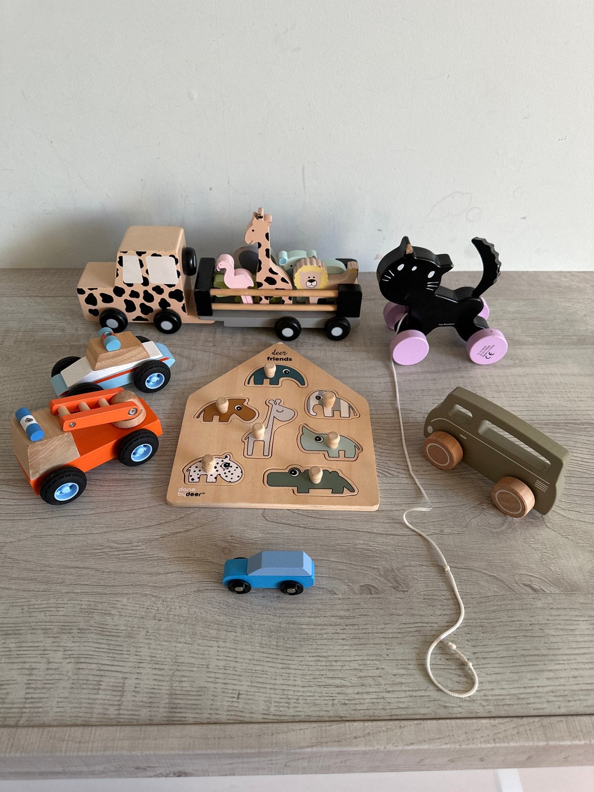 Houten speelgoedpakket : voertuigen, puzzel en trekdier, Ophalen of Verzenden, Gebruikt, Duw- of Trekspeelgoed