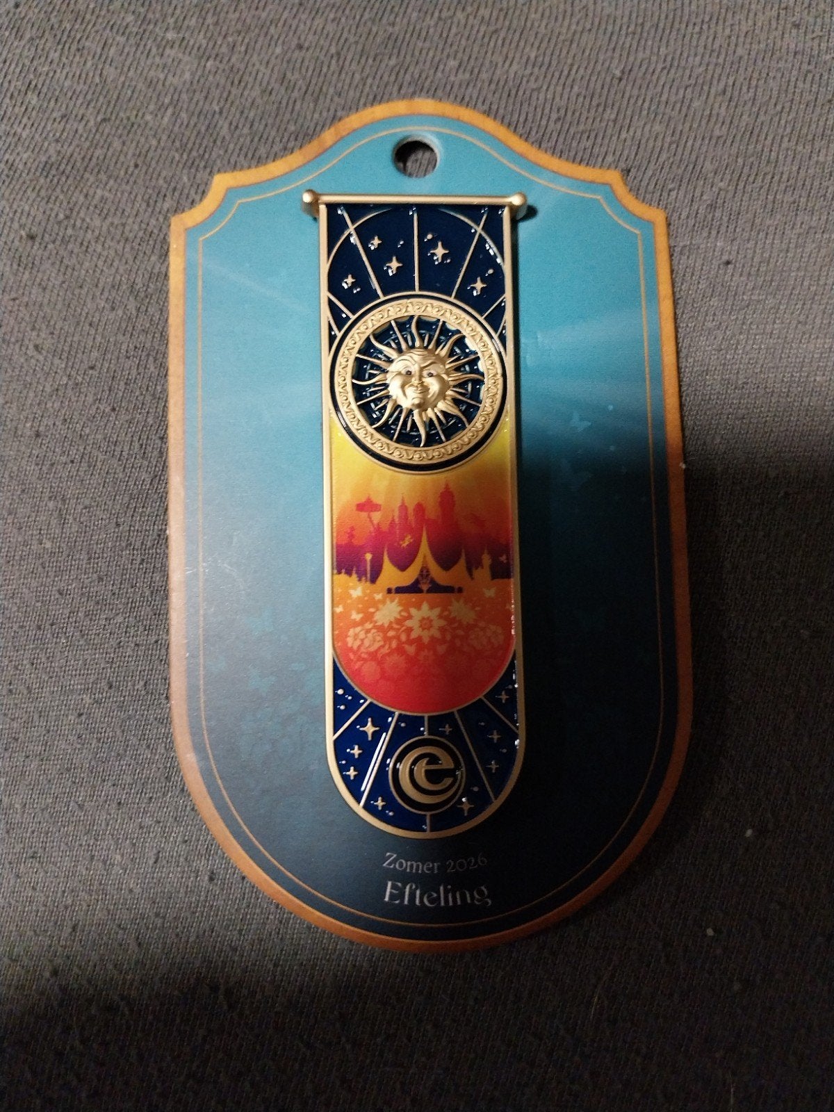 Efteling Zomer Pin 2026 - Exclusieve Collectie, Ophalen of Verzenden, Nieuw, Button of Speldje