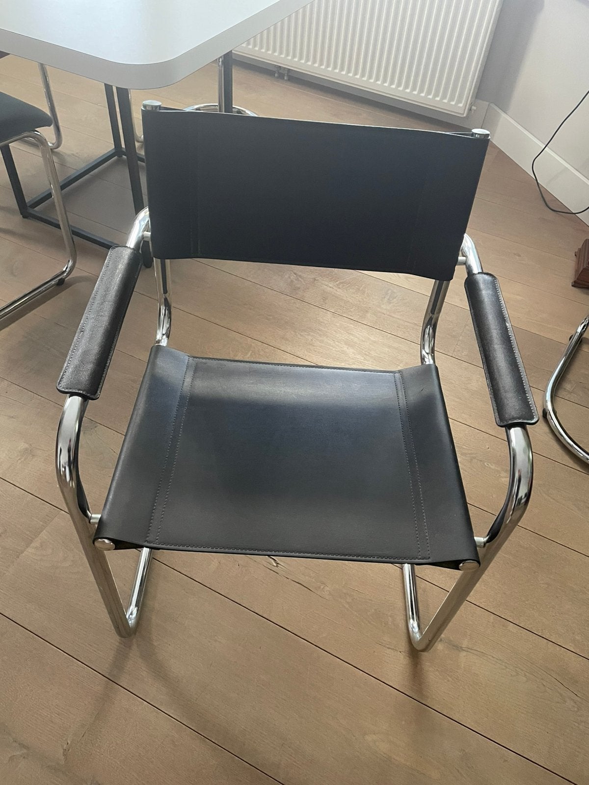 Stijlvolle Bauhaus-stoel in zwart leer en chroom, Ophalen