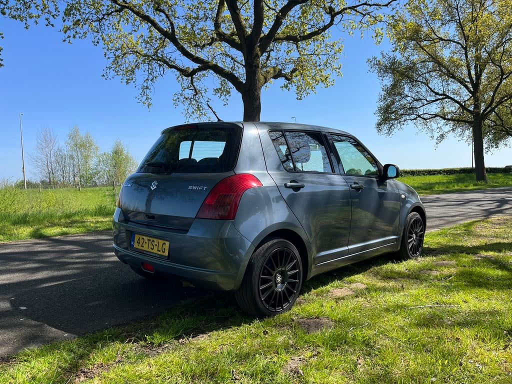 Suzuki Swift 1.3 5DRS 2007 Grijs, Voorwielaandrijving, Stof, 40 €/maand, Zwart