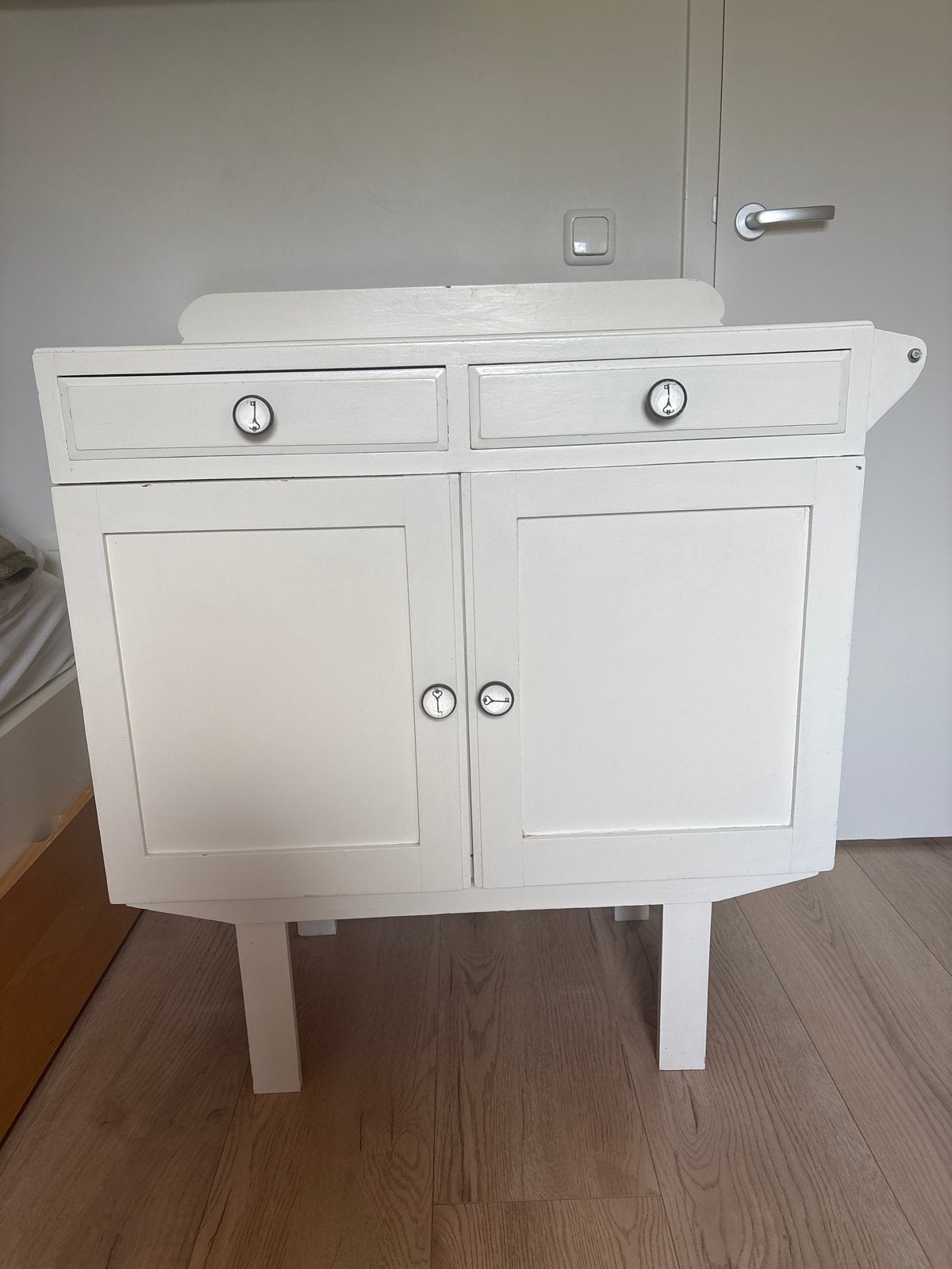Witte commode met lades en deurtjes, Ophalen, Gebruikt, 50 tot 70 cm, 75 tot 100 cm