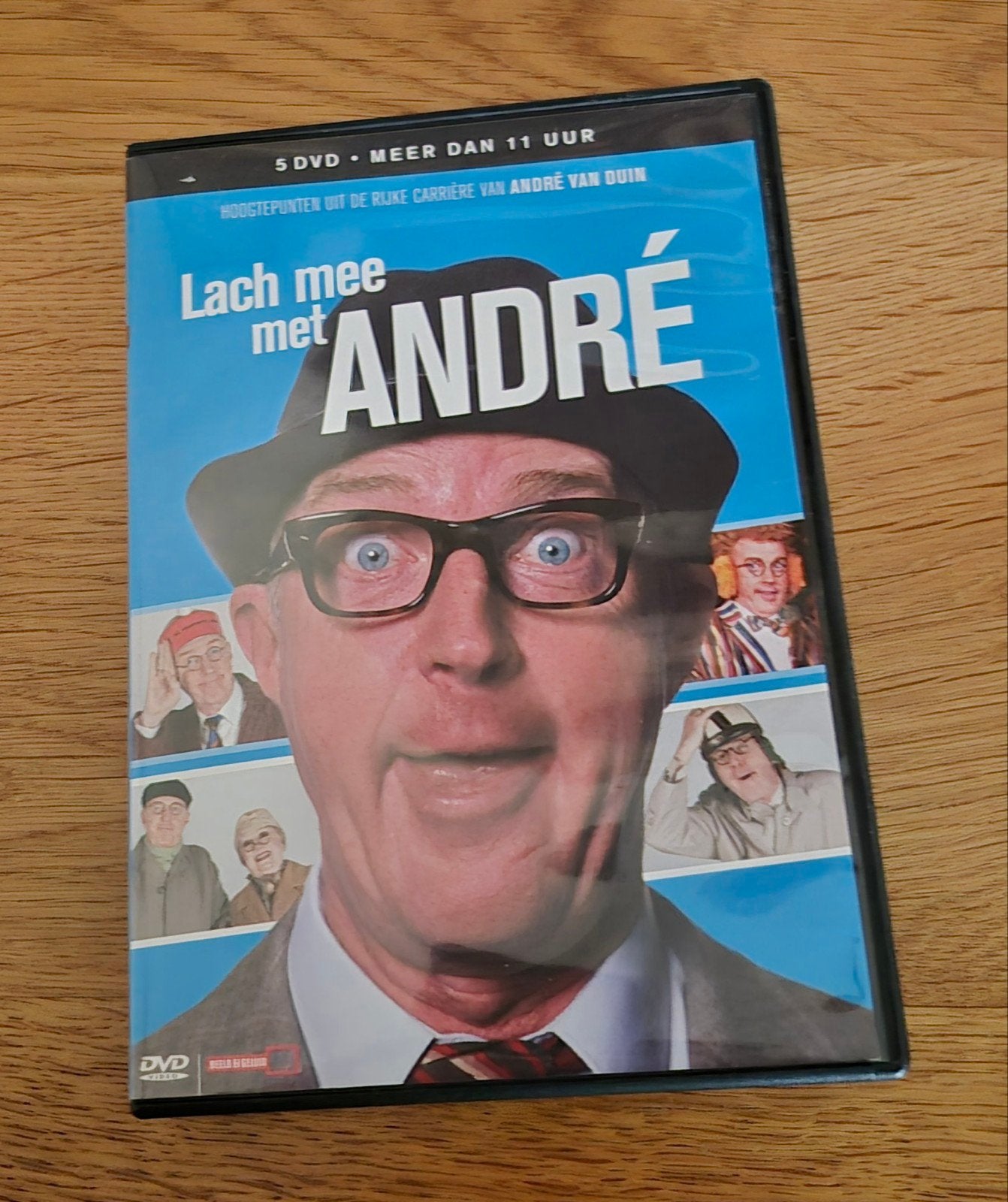 Lach mee met André van Duin 5 dvd box origineel en krasvrij, Inclusief boekje, Alle leeftijden, Zo goed als nieuw, Cabaret