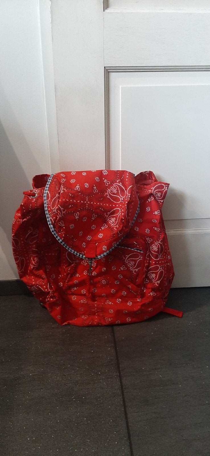 Leuke rode rugzak met bandana print, Gebruikt, 25 tot 40 cm, 30 tot 45 cm, Ophalen