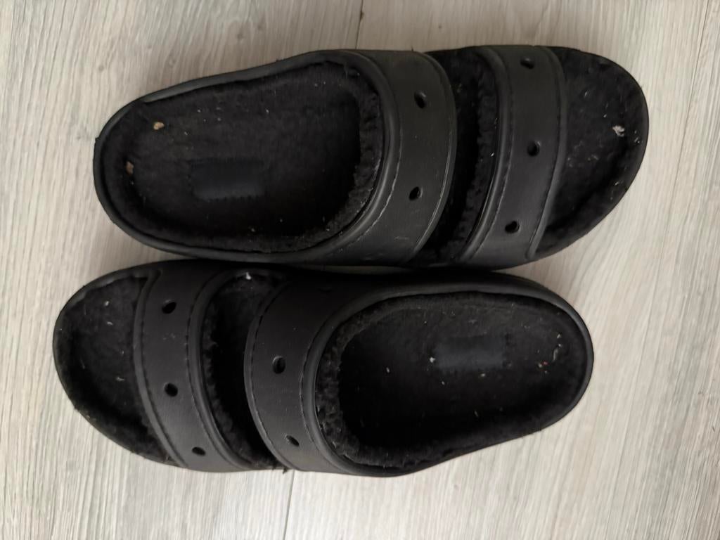 Zwarte Crocs slippers met voering - Maat 38/39, Ophalen, Gedragen, Zwart, Slippers