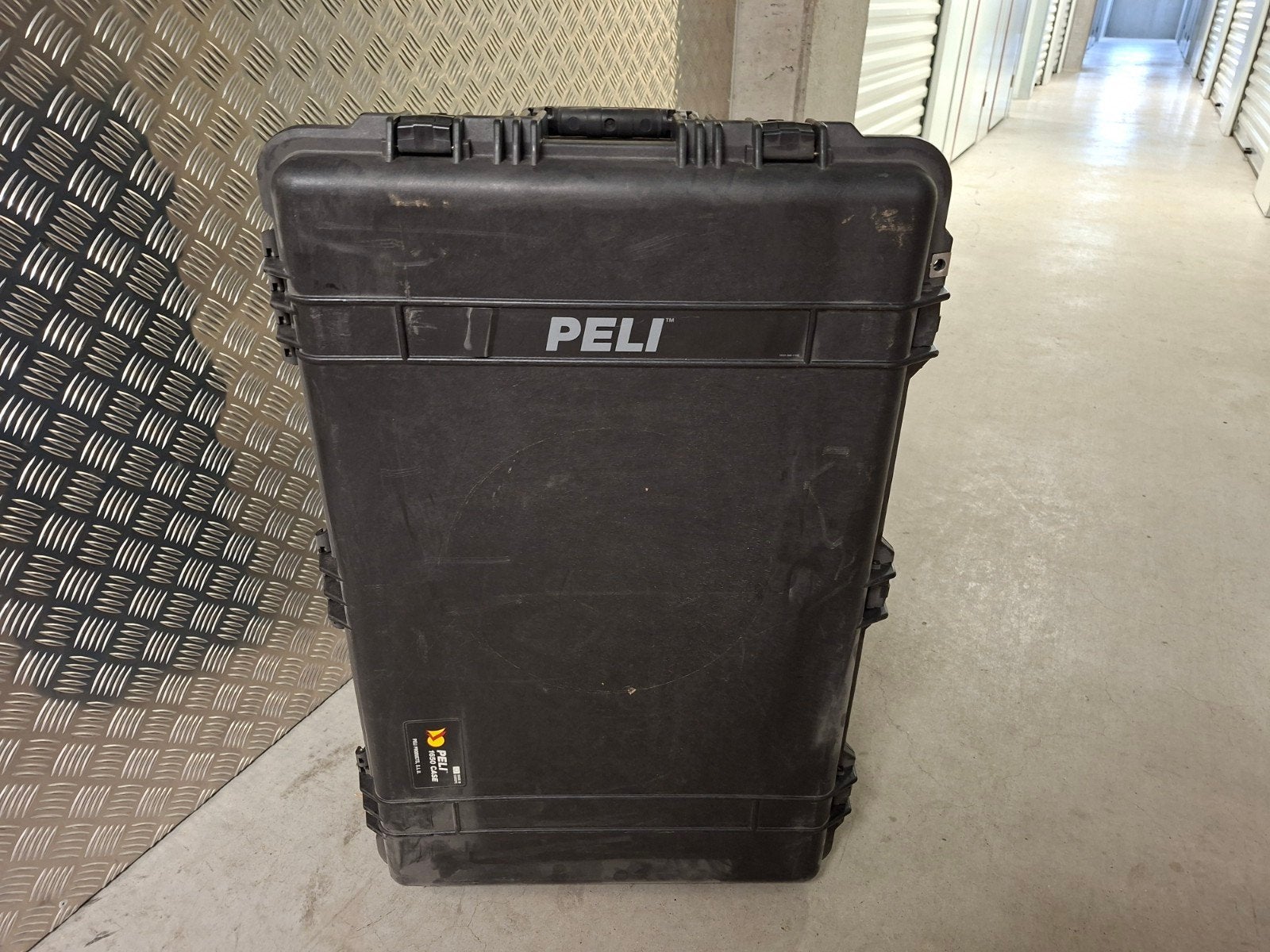 Peli 1650 Case - Robuuste Koffer met Schuiminterieur, Gebruikt, Hard kunststof, 45 tot 55 cm, Slot