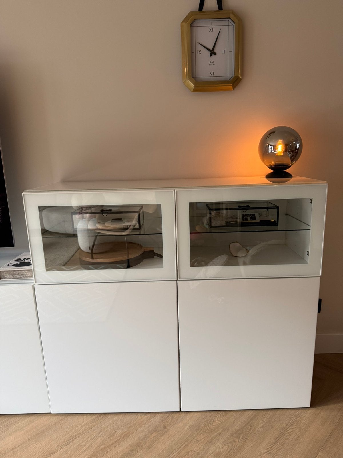 Dressoir Ikea hooglans wit Besta, Ophalen, Met deur(en), 100 tot 150 cm, Zo goed als nieuw