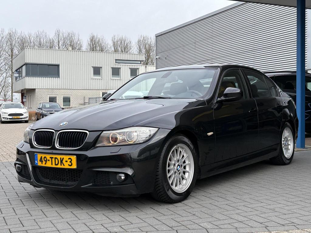 BMW 3-serie 318i Corporate Lease Luxury Line | M Pakket | Pa, Euro 5, 4 cilinders, Zwart, Bedrijf