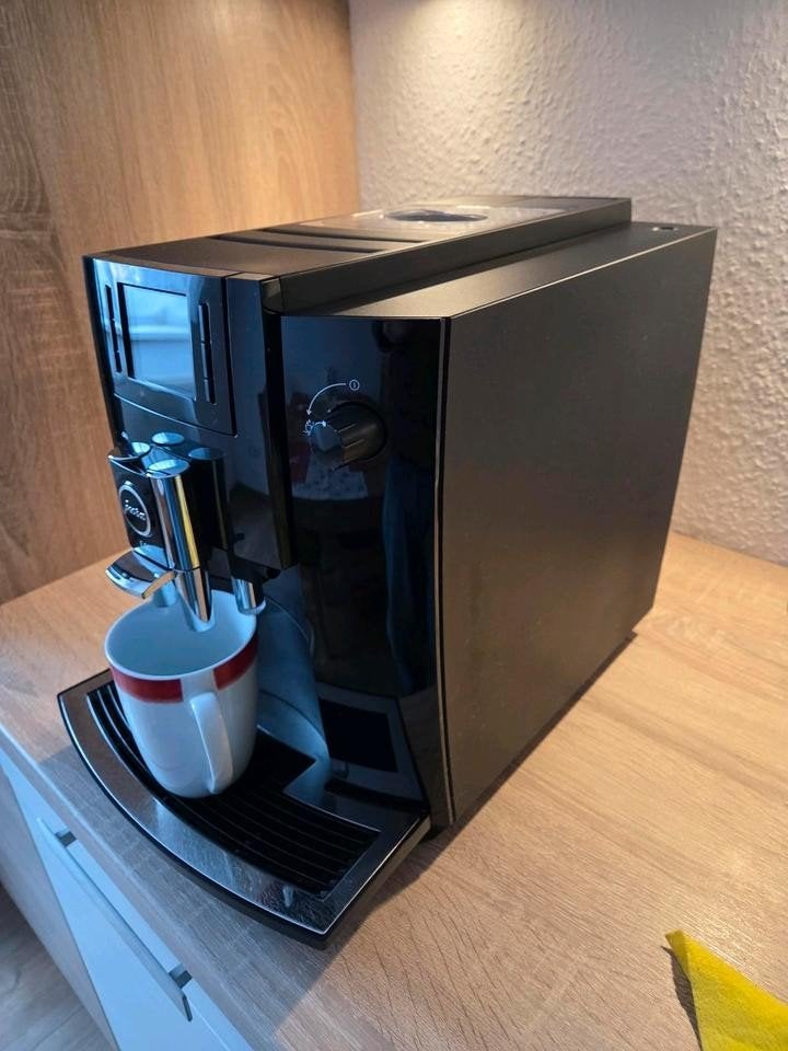Goede werkende bonen koffiemachine Jura E60, Ophalen, Koffiemachine