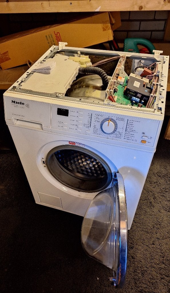 Voor onderdelen: Miele W2573. Zie omschrijving., Ophalen, 4 tot 6 kg, 1600 toeren of meer, Voorlader