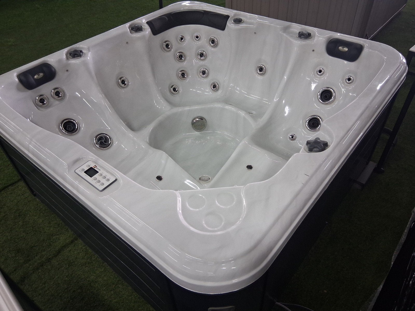 Balboa jacuzzi 2 ligplaatsen Top spa + bezorging&garantie, Ophalen of Verzenden, Zo goed als nieuw