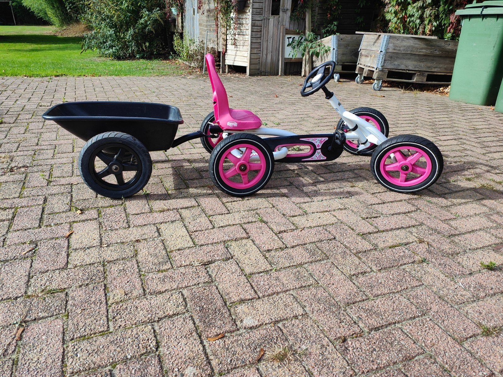 Skelter Berg Buddy roze/wit met aanhanger