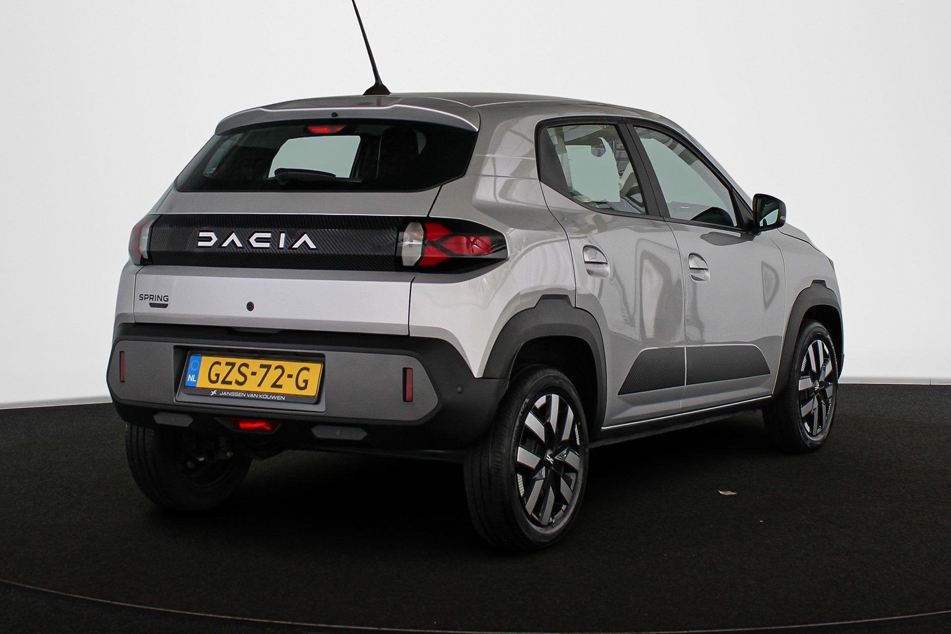 Dacia Spring Expression 65 26.8 kWh Camera Navigatie Apple C, Auto's, Stof, Gebruikt, 4 stoelen, Origineel Nederlands