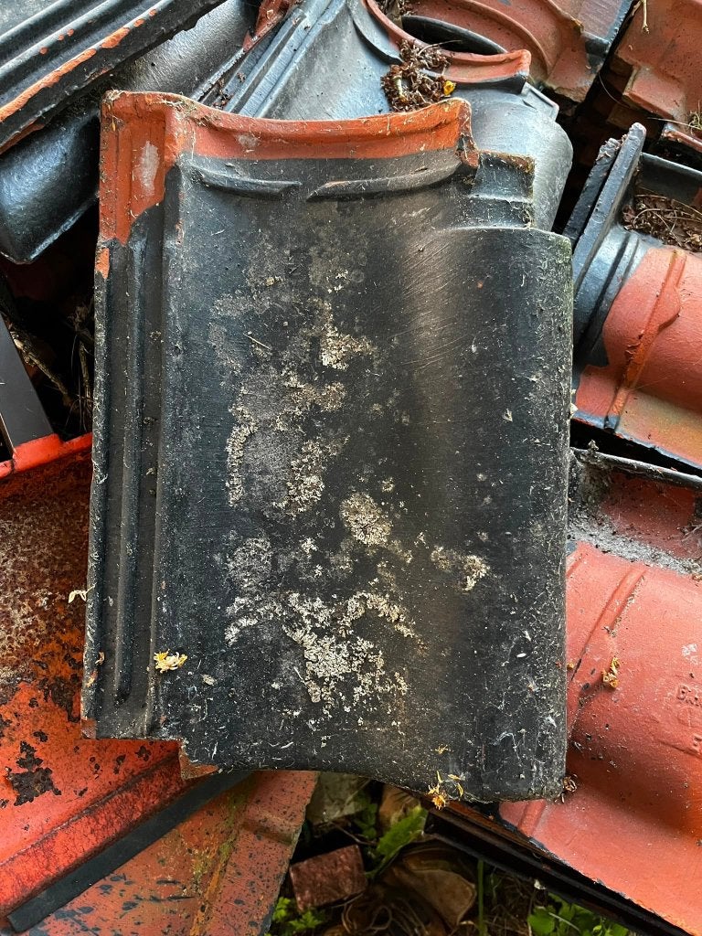 Verbeterde Romeinse dakpan, Ophalen, Gebruikt, Steen of Klei, Zwart