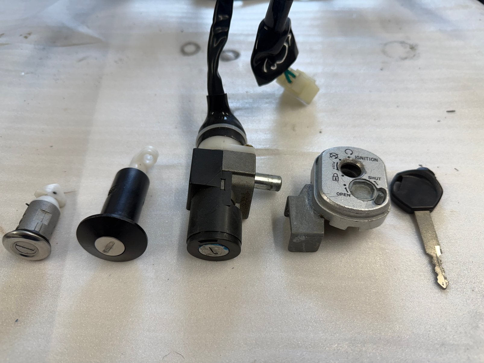 Contact slot La Souris, Fietsen en Brommers, Brommeronderdelen | Scooters, Overige merken, Overige typen, Ophalen of Verzenden