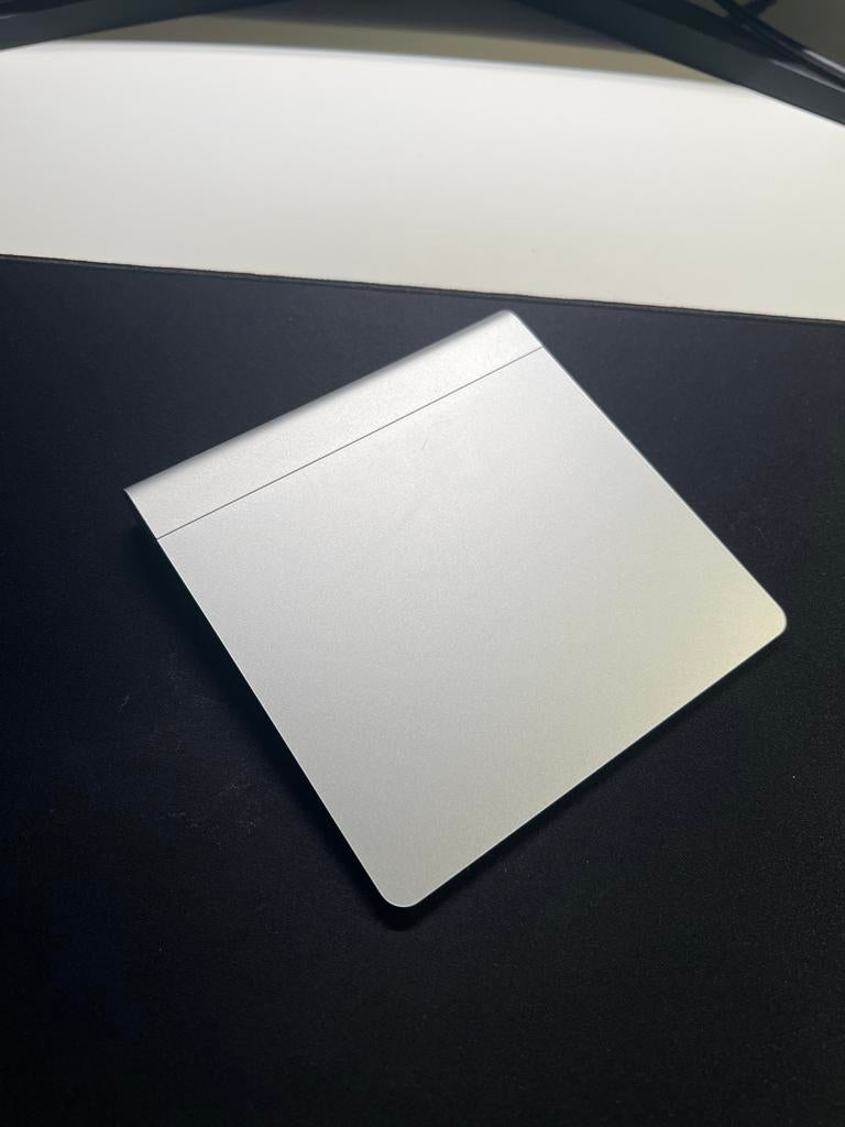 Apple Magic Trackpad, Ophalen of Verzenden, Zo goed als nieuw, Draadloos, Trackpad