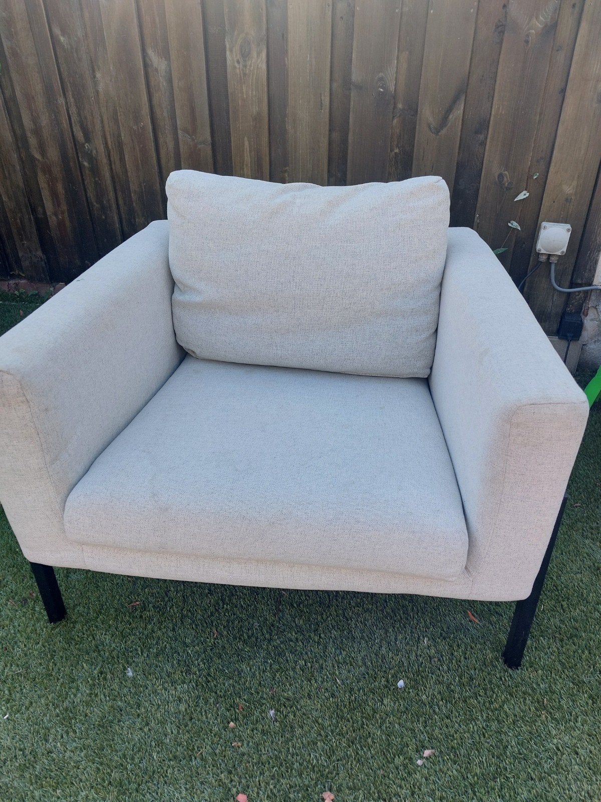 Fauteuil Ikea wit/lichtgrijs met zwarte metalen poten, Huis en Inrichting, Ophalen, Eenpersoons, Minder dan 75 cm, Minder dan 150 cm