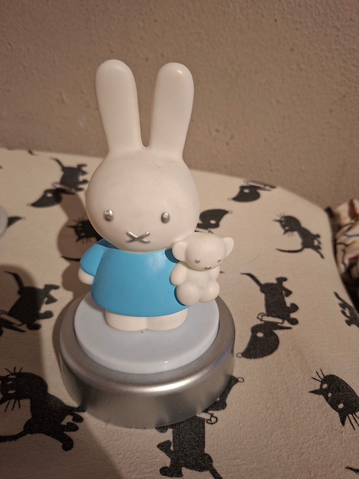 klein Nijntje druk lampje met knuffel - sfeerlicht, Gebruikt, Kunststof, Ophalen of Verzenden, Modern