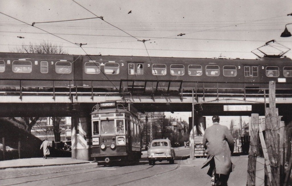 749Q Leiden, noodviaduct bij het station, elecrische trein, Verzamelen, Ophalen of Verzenden, 1940 tot 1960, Ongelopen, Zuid-Holland